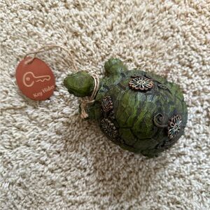 Green Turtle Key Hider